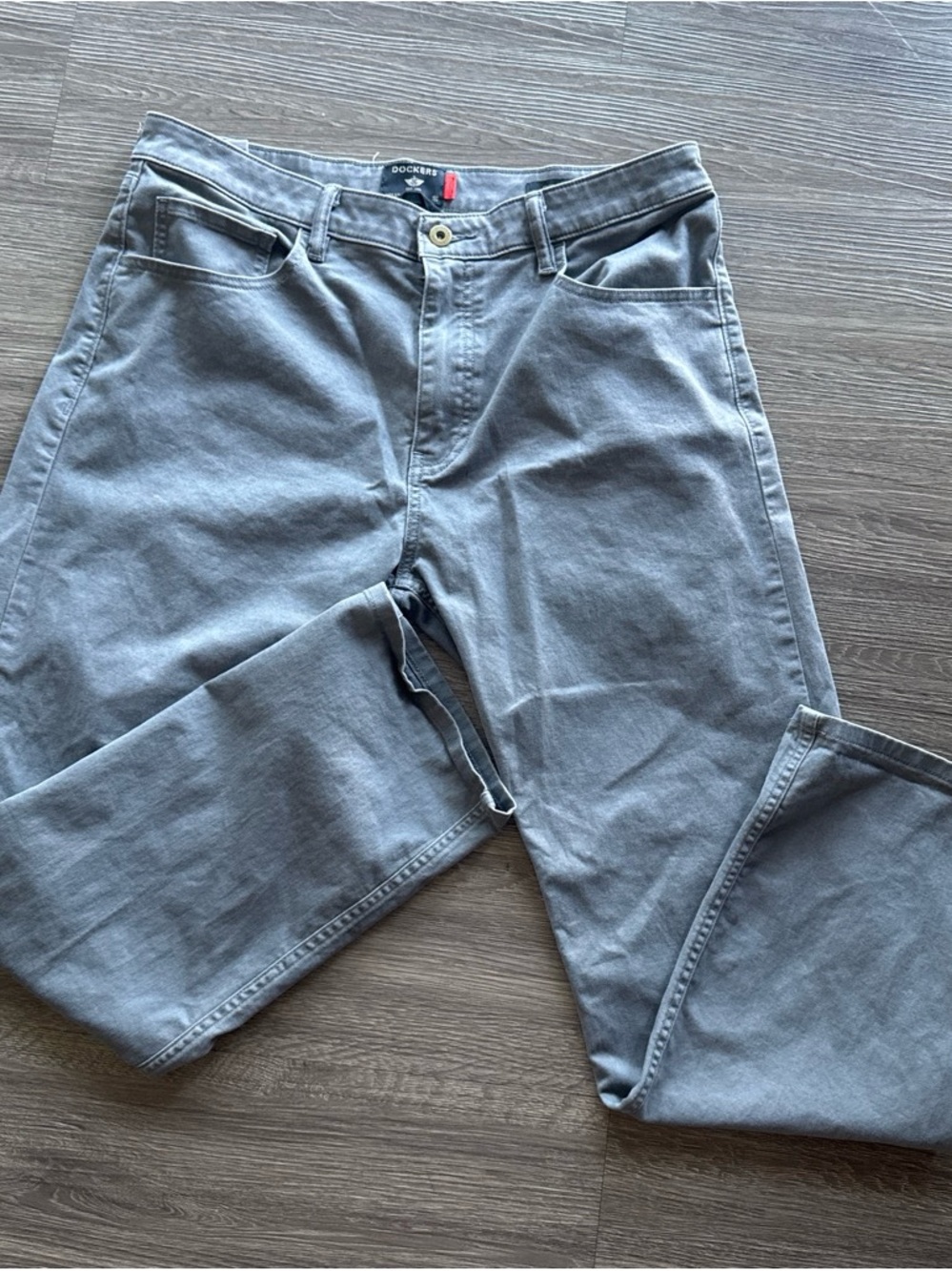 Dockers Men’s Light Gray Slim Straight Jeans